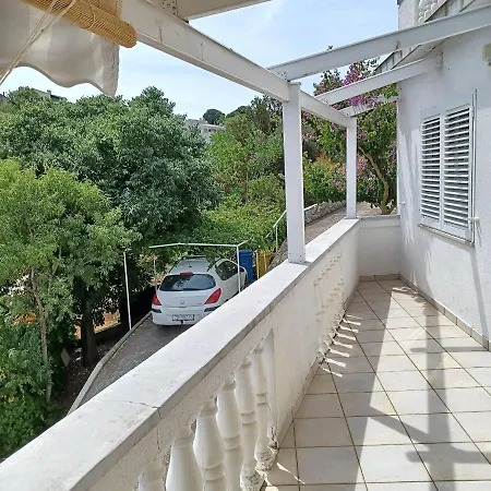 Apartman Neda * Sali